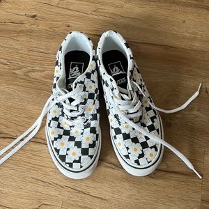 Women’s vans size 8